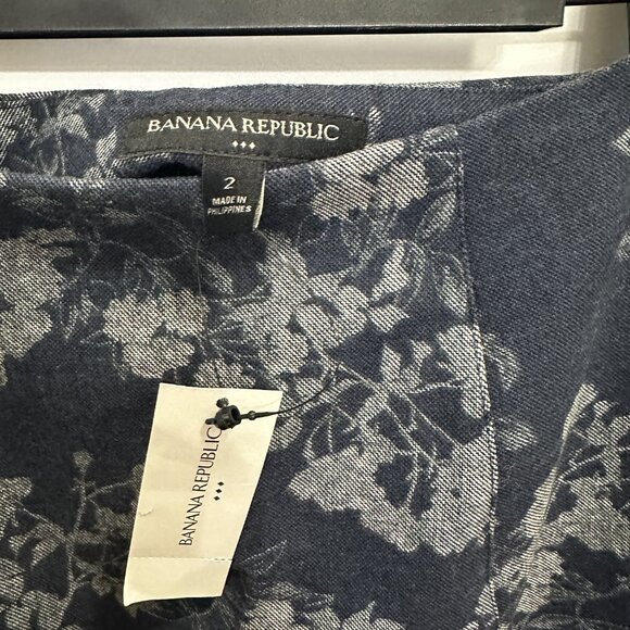 Banana Republic A-Line Navy Floral Mini Skirt - Size 2 - Picture 3 of 7